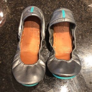 Gunmetal tieks